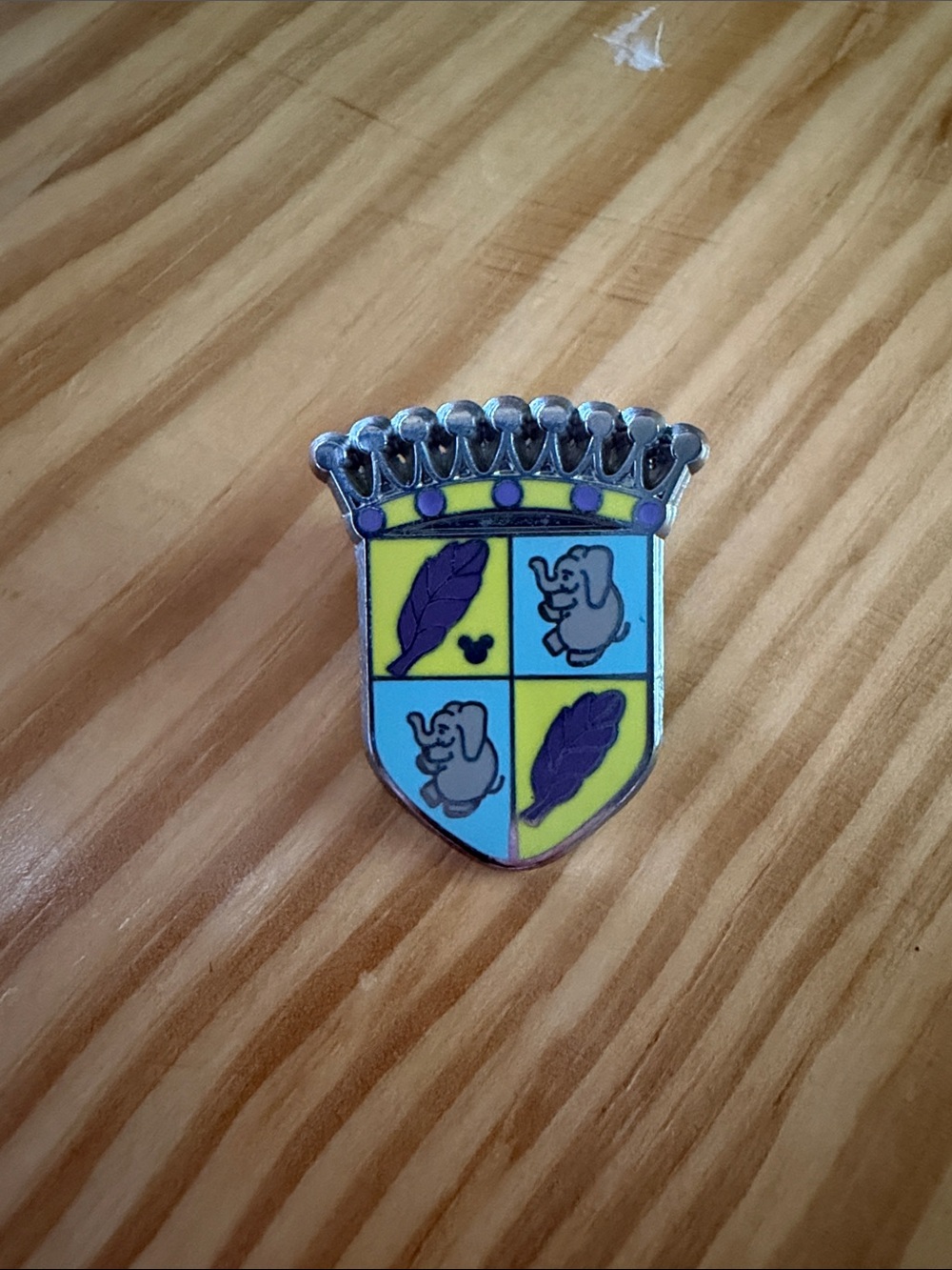 Disney Dumbo Trading Pin - elephant & feather